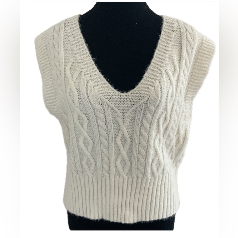 NWT Miss Love Chic Oversized V-Neck Cable Knit Sweater Vest - Cream
